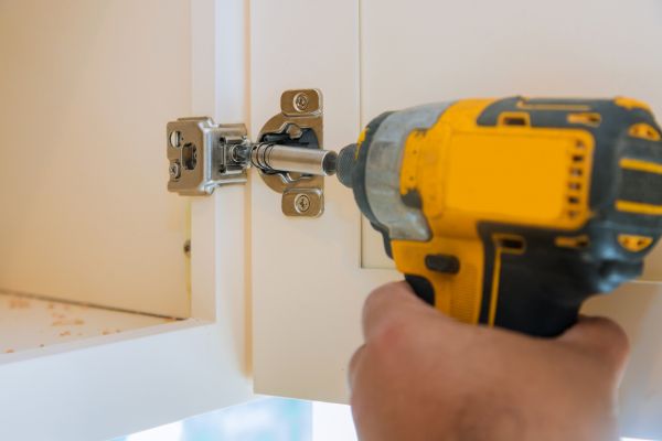 Cupboard Door Hinge Repair in Copperas Cove
