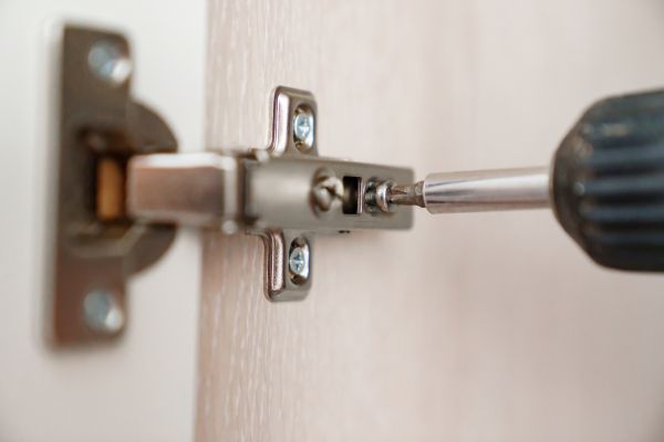 Cupboard Hinge Repair in Copperas Cove